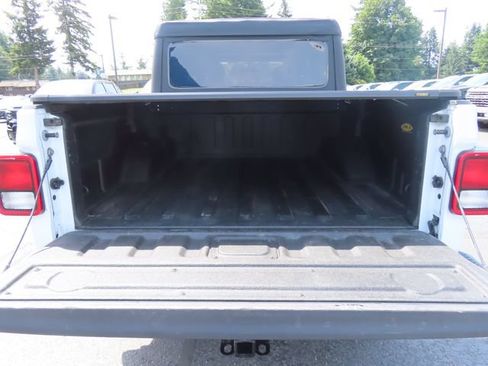 Used 2021 Jeep Gladiator Sport AWD/4WD image 8