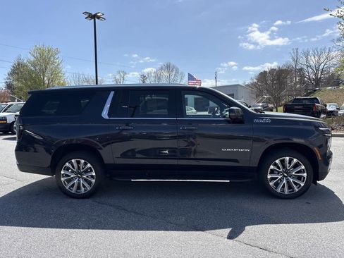 Used 2025 Chevrolet Suburban High Country w/ Sun And Tow Package AWD/4WD image 9
