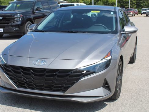Used 2021 Hyundai Elantra SEL FWD image 5
