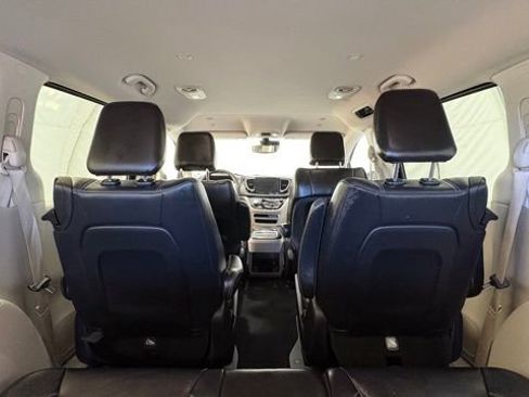 Used 2024 Chrysler Pacifica Select image 27