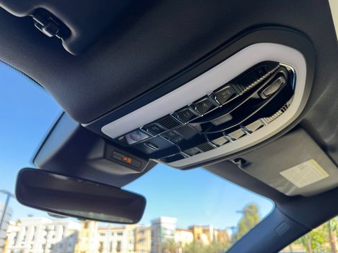 Certified 2023 Porsche Macan Turbo AWD/4WD image 17