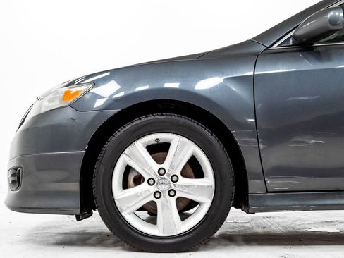 Used 2011 Toyota Camry SE w/ SE Extra-Value Pkg #1 FWD image 23