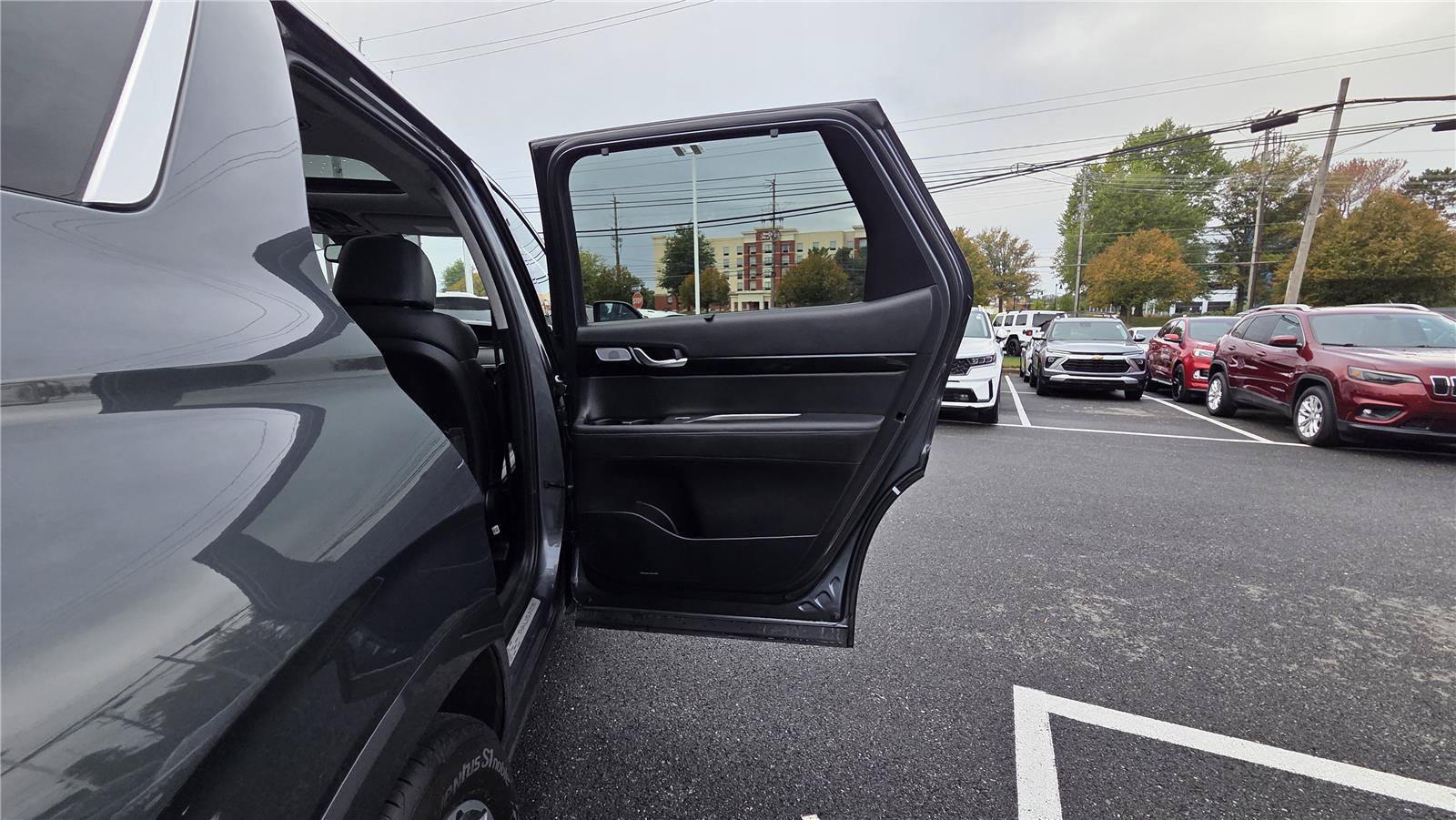 Used 2022 Hyundai Palisade Limited w/ Winter Package AWD/4WD image 37