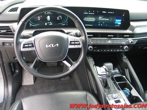 Used 2025 Kia Telluride S AWD/4WD image 6