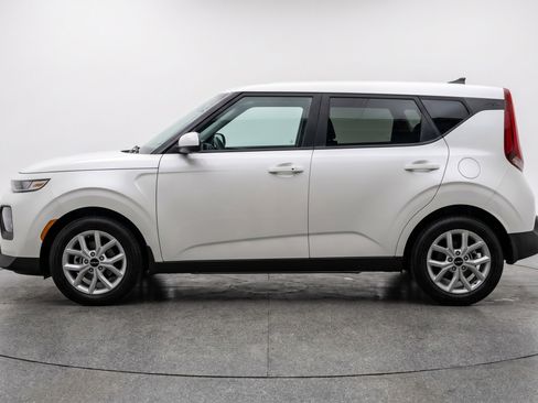 Used 2025 Kia Soul LX w/ LX Technology Package FWD image 5