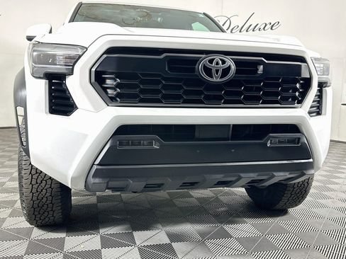 Used 2025 Toyota Tacoma TRD Off-Road AWD/4WD image 30