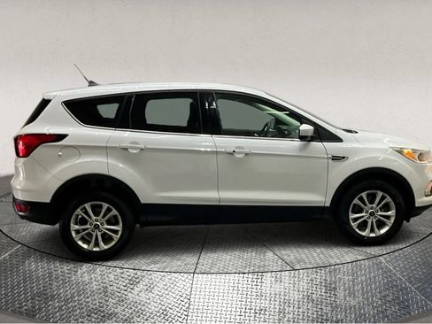 Used 2019 Ford Escape SE image 8