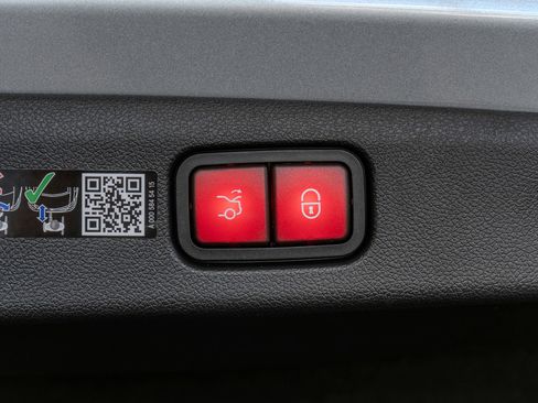 New 2026 Mercedes-Benz E 53 AMG e 4MATIC Sedan image 35