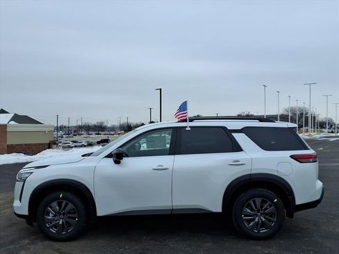 New 2026 Nissan Pathfinder SV image 4
