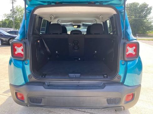 Used 2021 Jeep Renegade Latitude w/ Convenience Group FWD image 9
