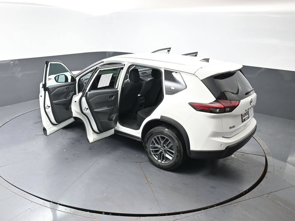 Used 2024 Nissan Rogue S FWD image 57