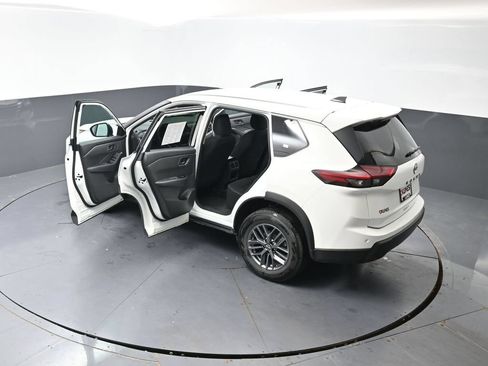 Used 2024 Nissan Rogue S FWD image 57