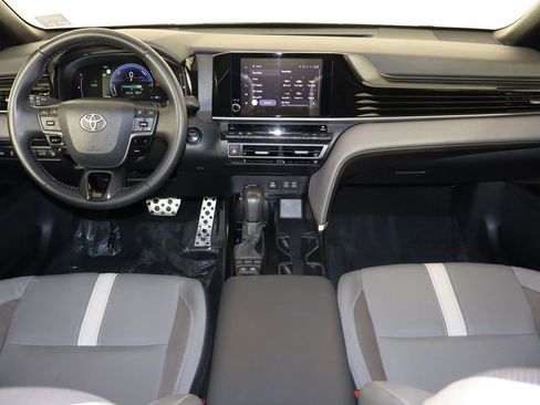 Used 2025 Toyota Camry SE w/ Convenience Package FWD image 13