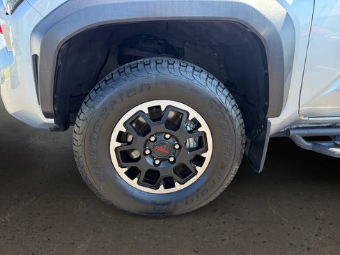 Used 2024 Toyota Tacoma TRD Off-Road AWD/4WD image 27