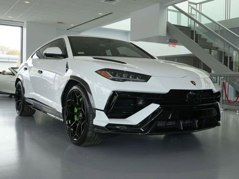 Used 2024 Lamborghini Urus Performante AWD/4WD image 4