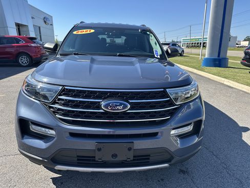 Used 2021 Ford Explorer XLT w/ Equipment Group 202A AWD/4WD image 11
