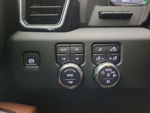 Used 2024 GMC Sierra 3500 Denali Ultimate image 14