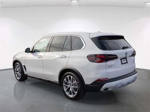 New 2026 BMW X5 xDrive50e w/ Climate Comfort Package image 7