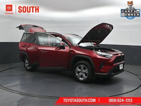 Used 2025 Toyota RAV4 XLE AWD/4WD image 54