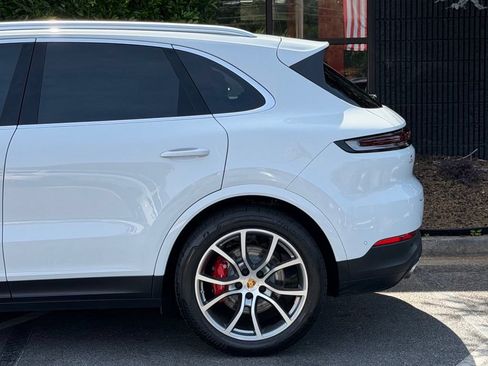 Used 2024 Porsche Cayenne S AWD/4WD image 11