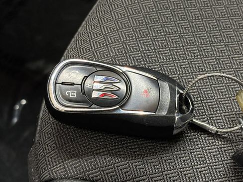 Used 2025 Buick Encore GX Preferred AWD/4WD image 23