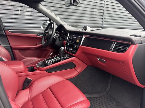 Certified 2025 Porsche Macan GTS AWD/4WD image 13