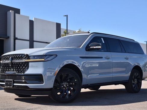 New 2025 Lincoln Navigator L Reserve w/ Jet Appearance Package image 1