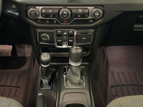 Used 2025 Jeep Wrangler Unlimited Sport AWD/4WD image 17