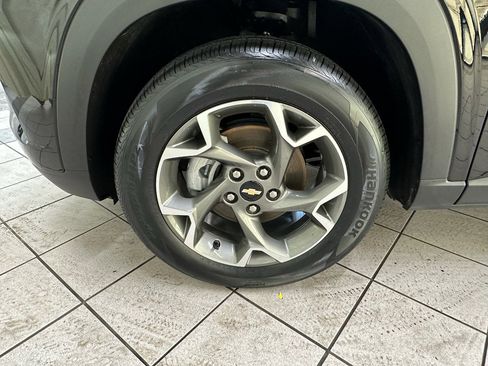 Certified 2025 Chevrolet Trax LT w/ LT Convenience Package image 12