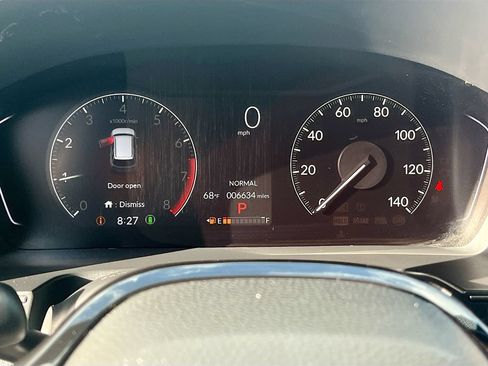 Used 2025 Honda Pilot TrailSport image 12