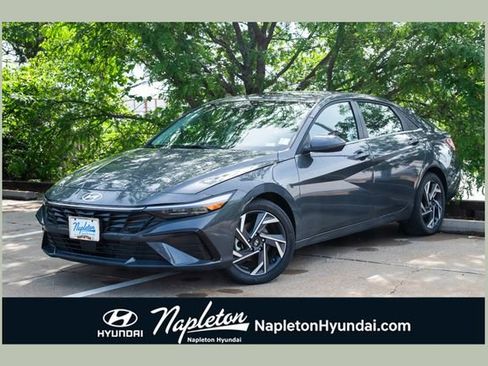 Certified 2025 Hyundai Elantra Limited FWD image 1