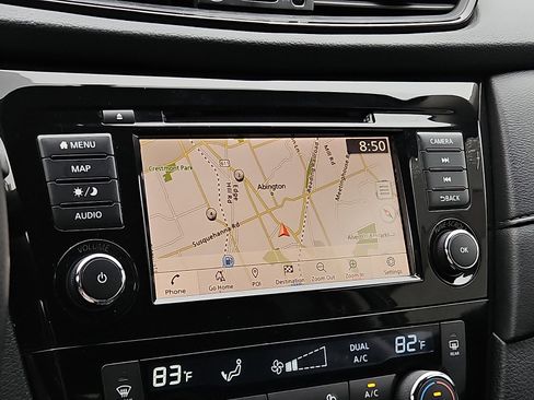 Used 2018 Nissan Rogue SV w/ Premium Package AWD/4WD image 18