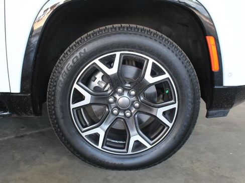 Used 2023 Jeep Wagoneer L Series III w/ Preferred Equipment Group AWD/4WD image 25