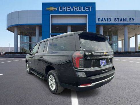Used 2025 Chevrolet Suburban LT AWD/4WD image 6