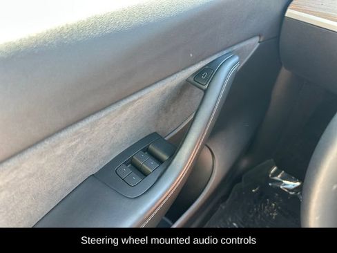 Used 2022 Tesla Model Y Long Range AWD/4WD image 17