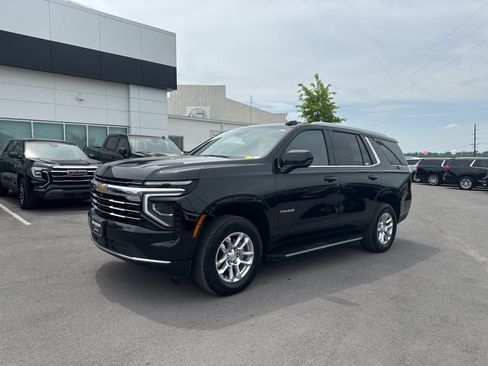 Used 2025 Chevrolet Tahoe LT AWD/4WD image 3