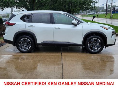 Certified 2026 Nissan Rogue SV AWD/4WD image 2