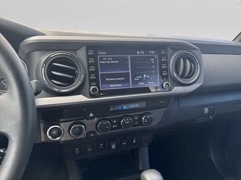 Used 2022 Toyota Tacoma TRD Off-Road w/ Technology Package AWD/4WD image 13