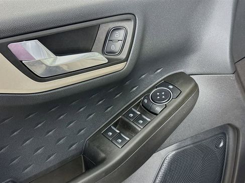 Certified 2020 Ford Escape SE image 18