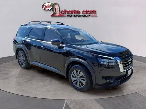 Certified 2024 Nissan Pathfinder SV FWD image 7