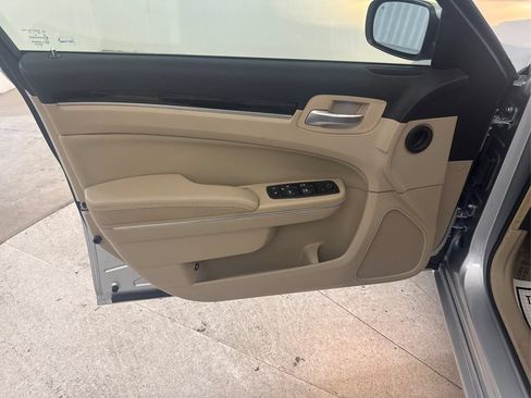 Used 2013 Chrysler 300 RWD image 31