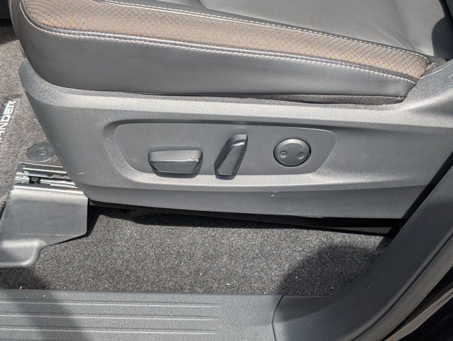 Used 2025 Nissan Pathfinder SL AWD/4WD image 17
