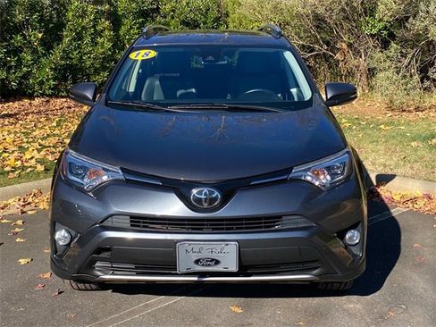 Used 2018 Toyota RAV4 Limited image 2