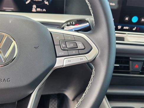 New 2025 Volkswagen Tiguan SE image 9