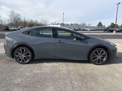 Used 2024 Toyota Prius XLE image 3