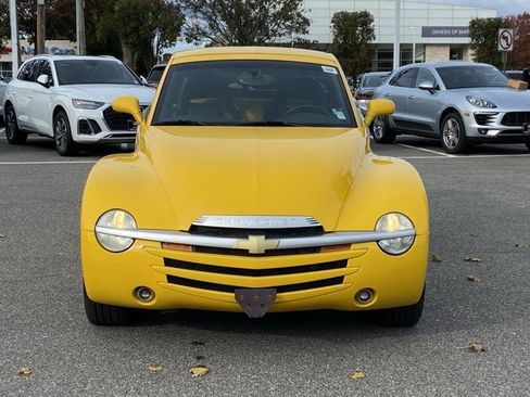 Used 2004 Chevrolet SSR w/ Preferred Equipment Group image 4