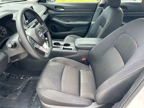Used 2025 Nissan Altima 2.5 SV FWD image 11