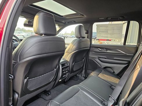 New 2025 Jeep Grand Cherokee Altitude AWD/4WD image 12