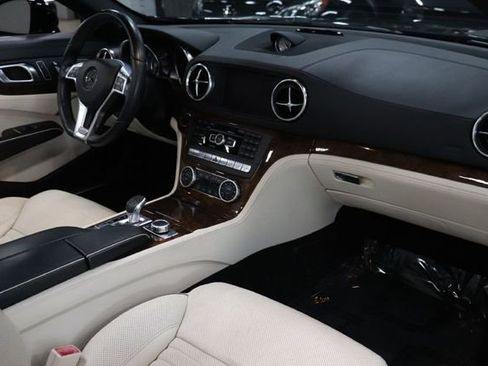 Used 2013 Mercedes-Benz SL 550 image 29