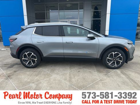 New 2026 Chevrolet Equinox EV LT image 3